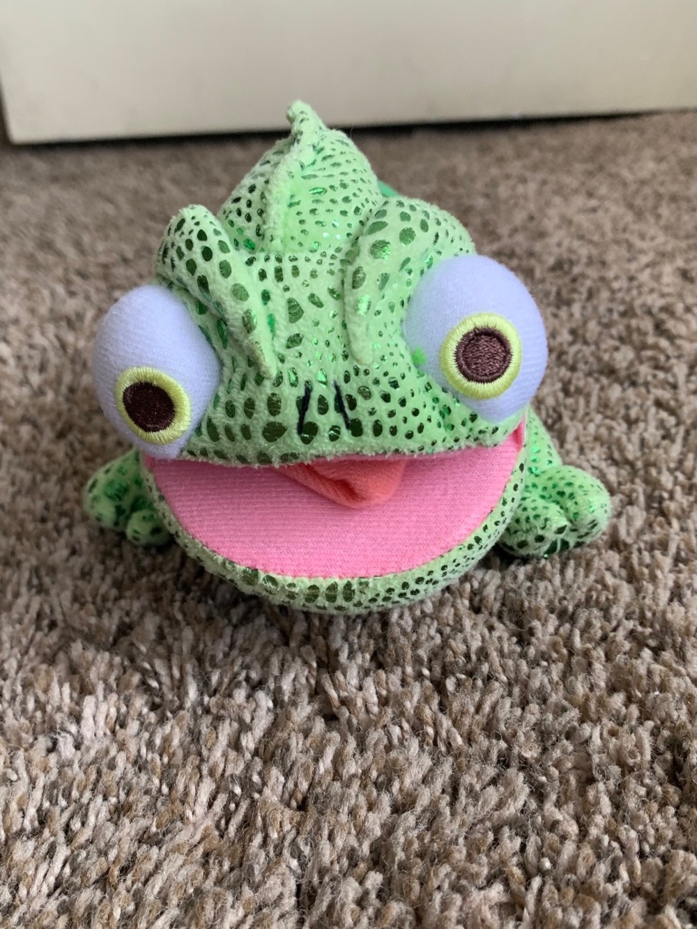 Disney Store Pascal Tangled Green Metallic Plush Chameleon Lizard Stuffed Toy